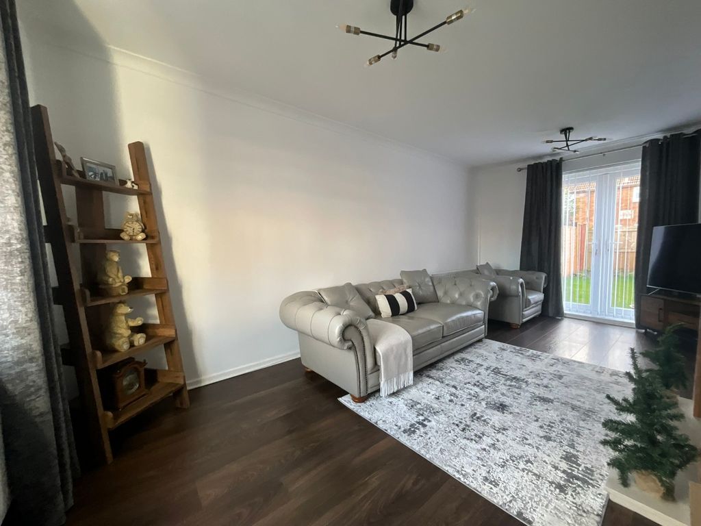 Property photo 2 of 15 4693943