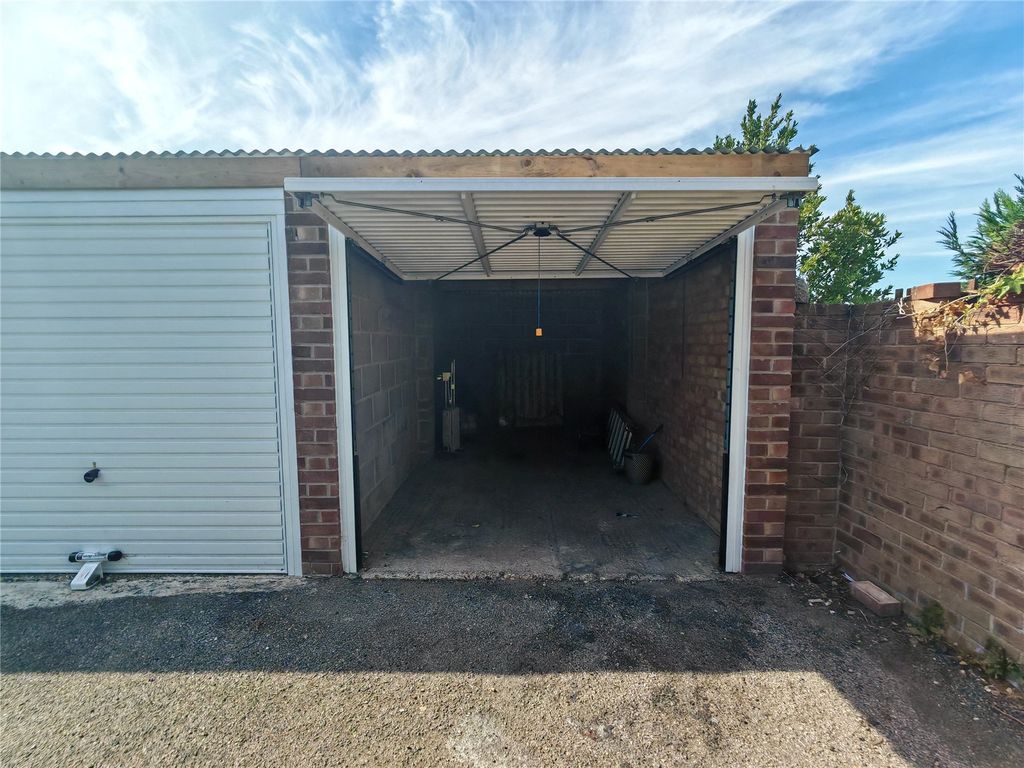 Property photo 2 of 5 Garage