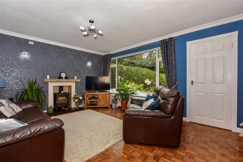 Property photo 2 of 12 Lounge