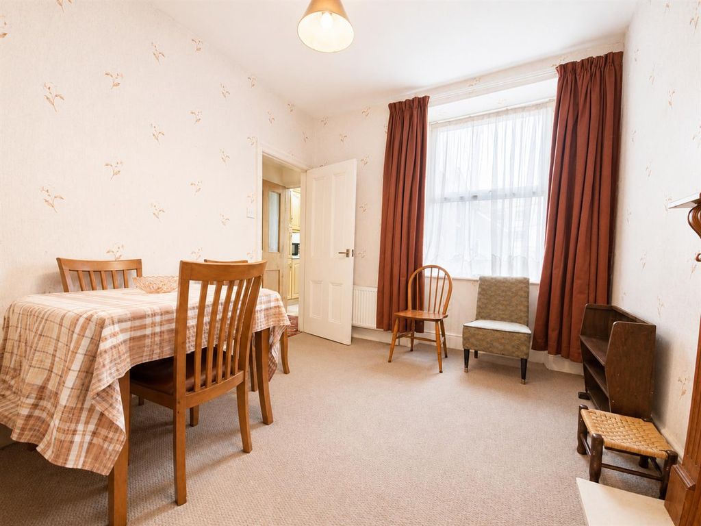 Property photo 3 of 22 2A8Ea8dc-Fc3A-4Bbe-9943-Eea98A9d9A50.Jpg