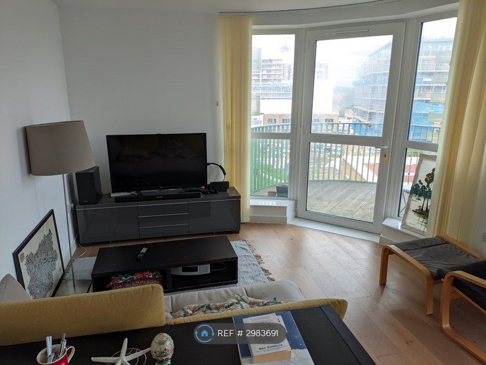 Property photo 3 of 4 Living Room
