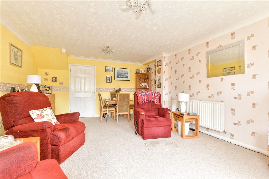 Property photo 2 of 11 Lounge