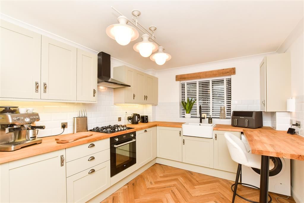 Property photo 3 of 15 Kitchen