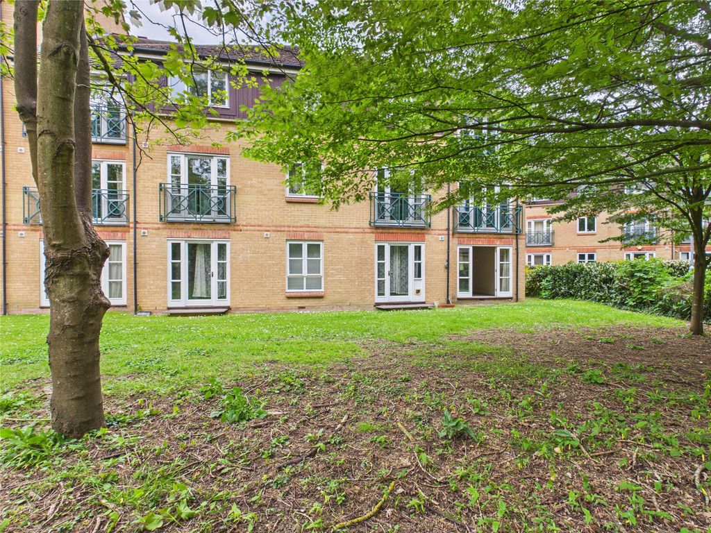 Property photo 1 of 18 Building