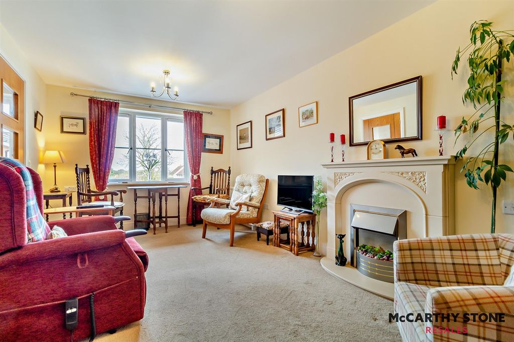 Property photo 1 of 20 8586087-Interior09-800.Jpg