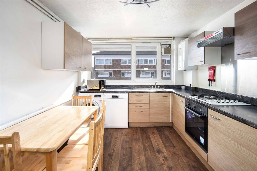 Property photo 2 of 9 Kitchen