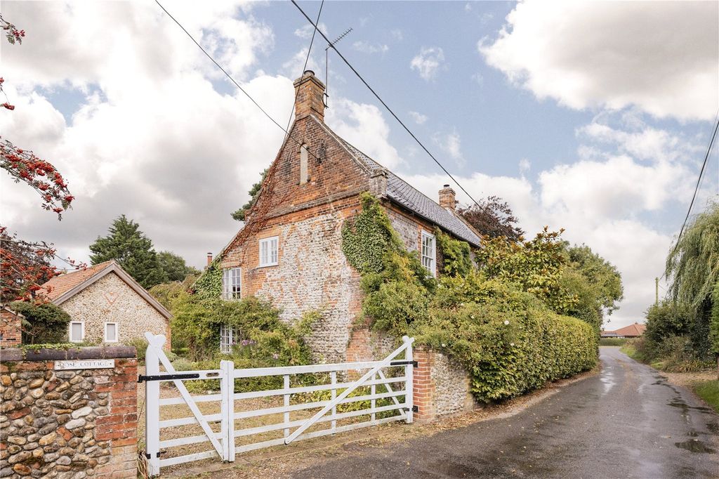 Property photo 3 of 18 Rose Cottage