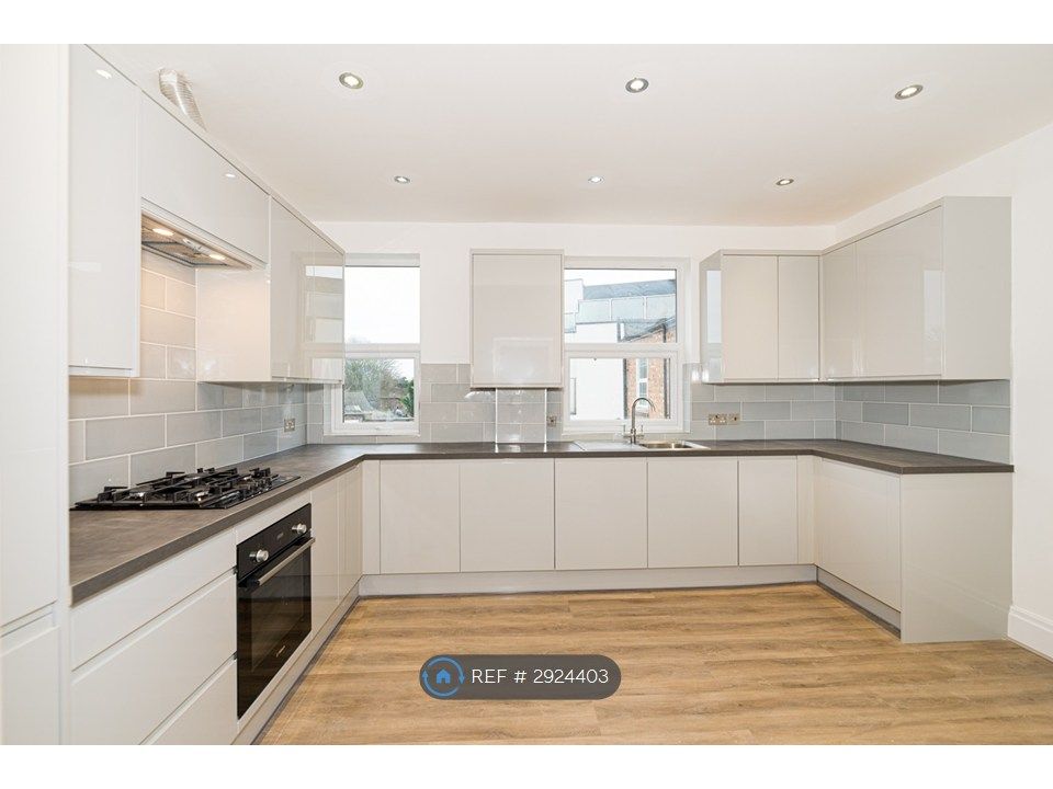 Property photo 1 of 10 Kitchen