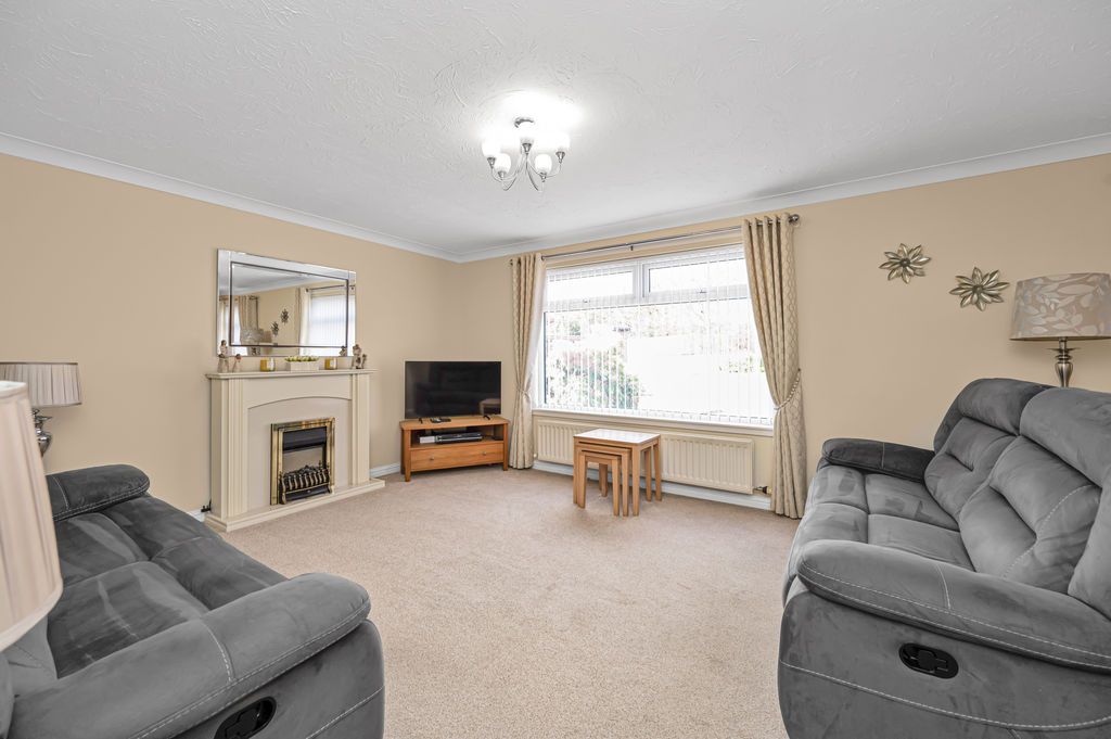 Property photo 3 of 23 Lounge