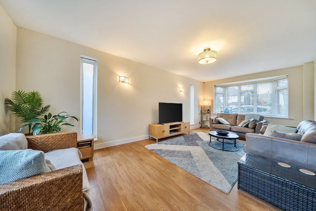 Property photo 2 of 21 Picture No. 14