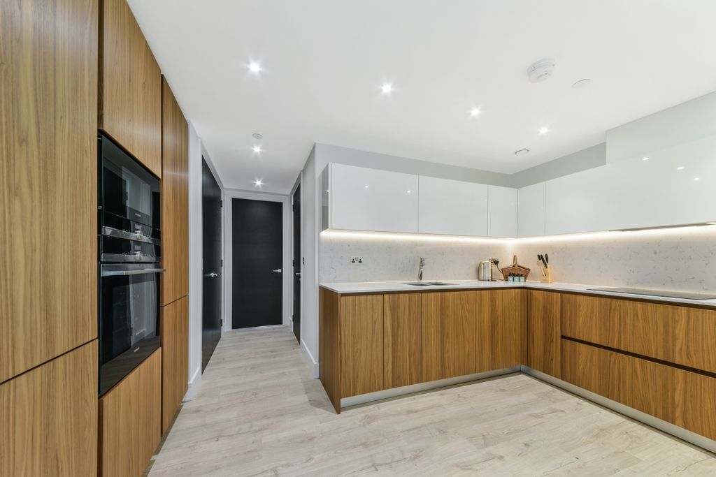 Property photo 2 of 9 Kitchen