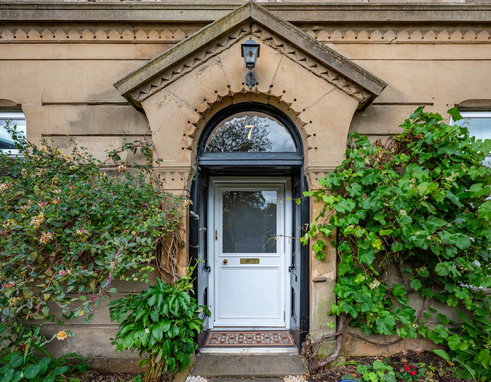 Property photo 2 of 39