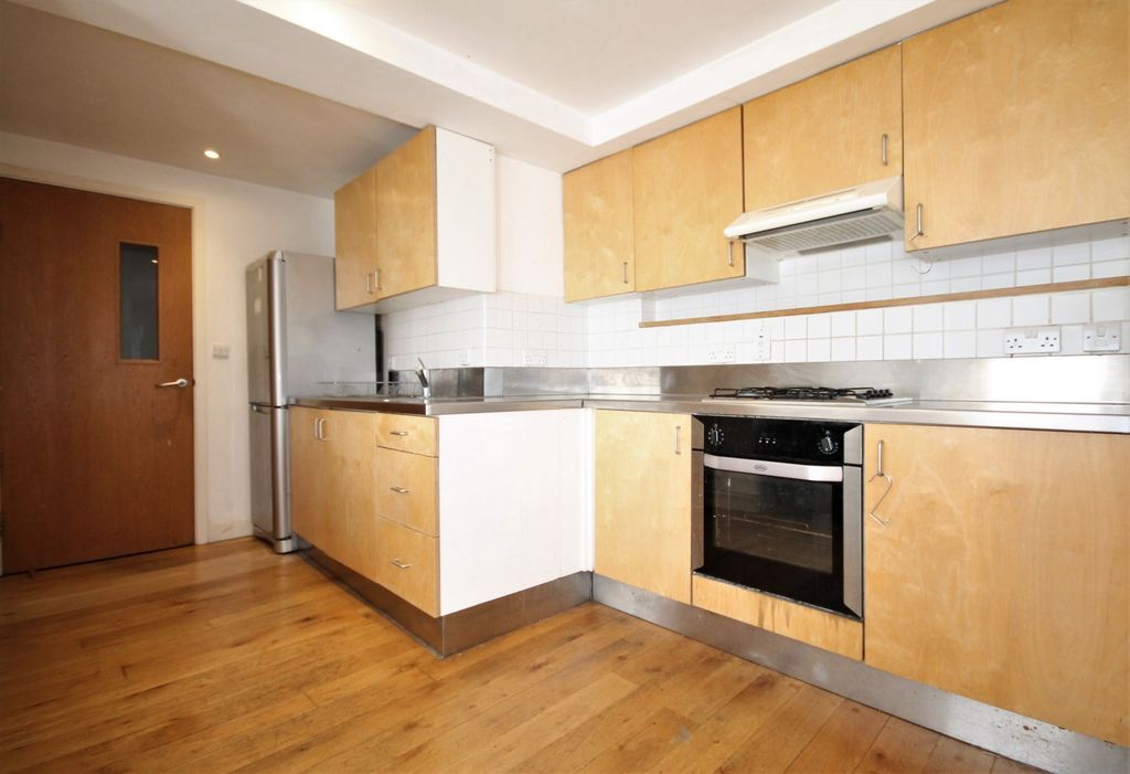 Property photo 2 of 7 Kitchen