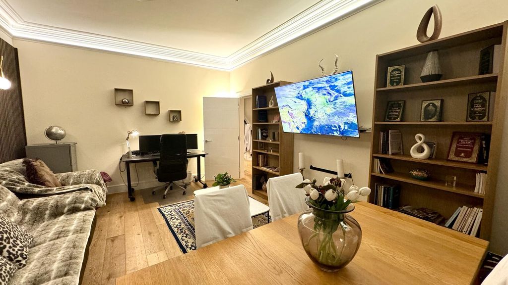 Property photo 1 of 19 Living Room