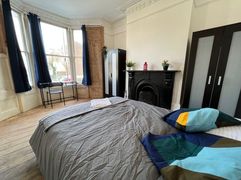 Property photo 2 of 12 Room 1- £800 Available 25/09/2026