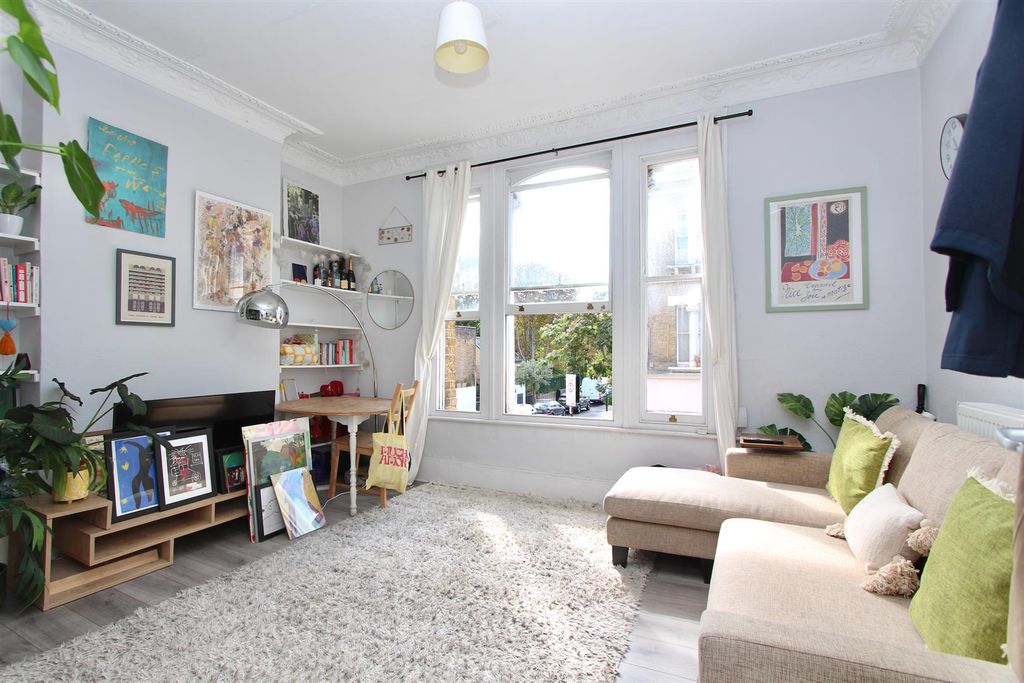 Property photo 1 of 16 Stoke Newington Church Street, N16