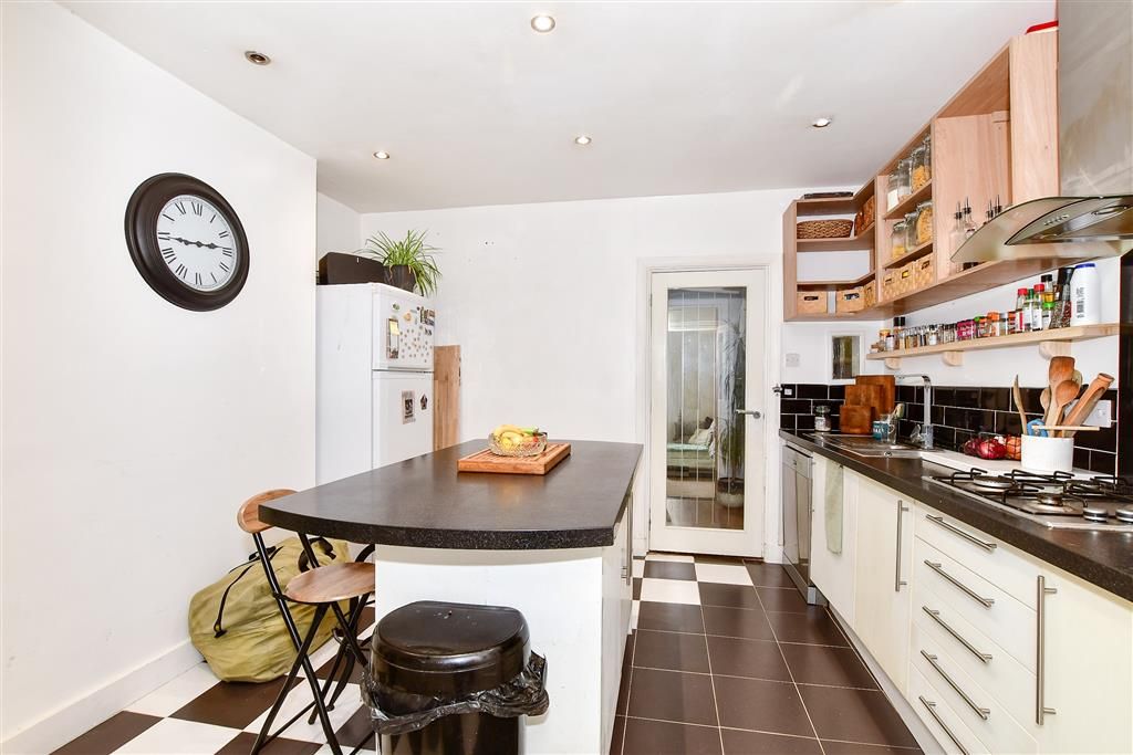 Property photo 2 of 8 Kitchen