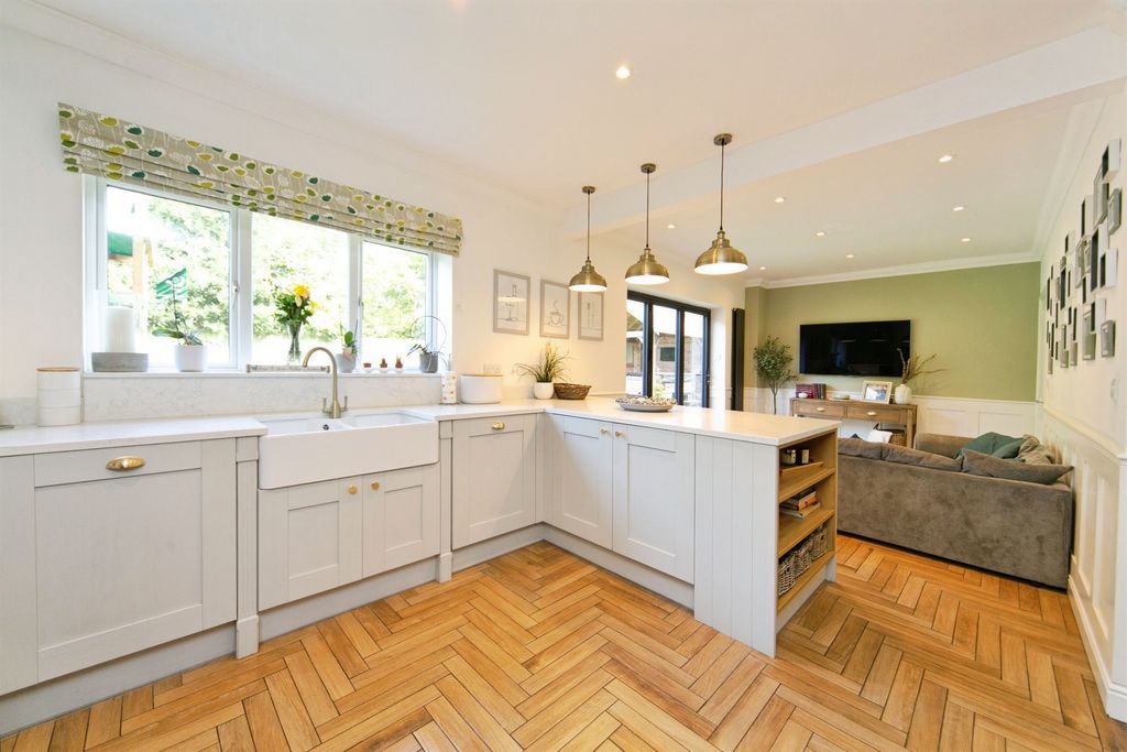 Property photo 3 of 27