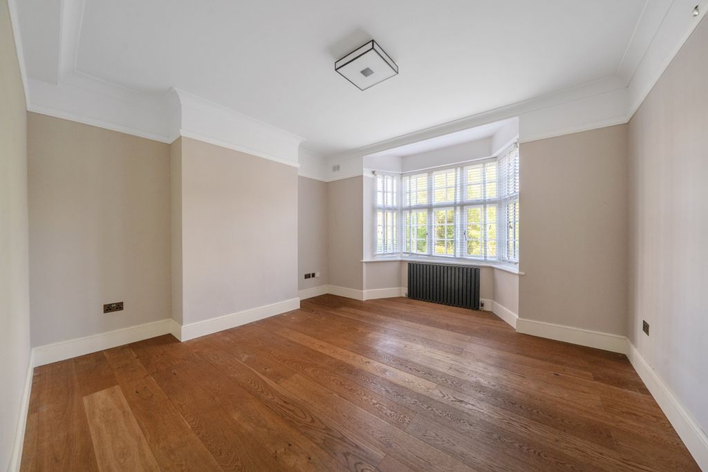 Property photo 2 of 11 Picture No. 17
