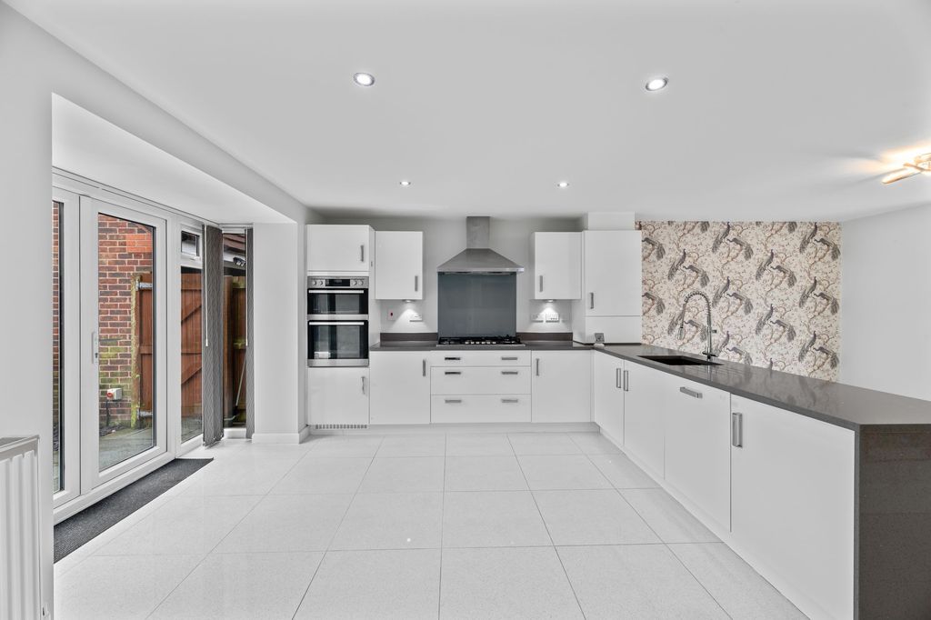 Property photo 2 of 15 Kitchen
