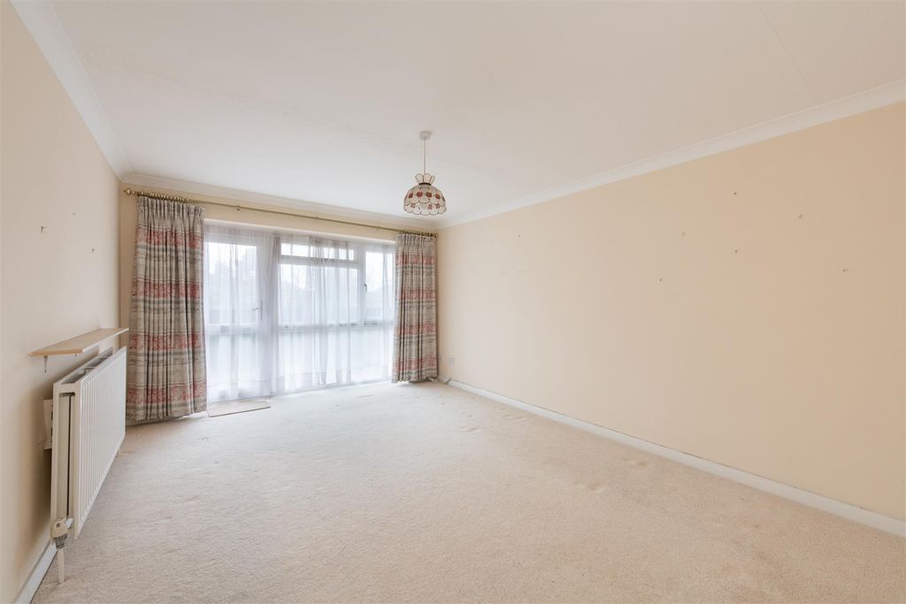 Property photo 3 of 9 Grange Gdns 4.Jpg