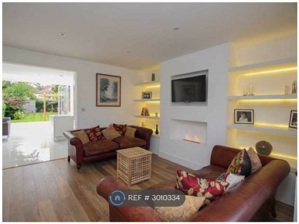 Property photo 1 of 19 Sitting Room i