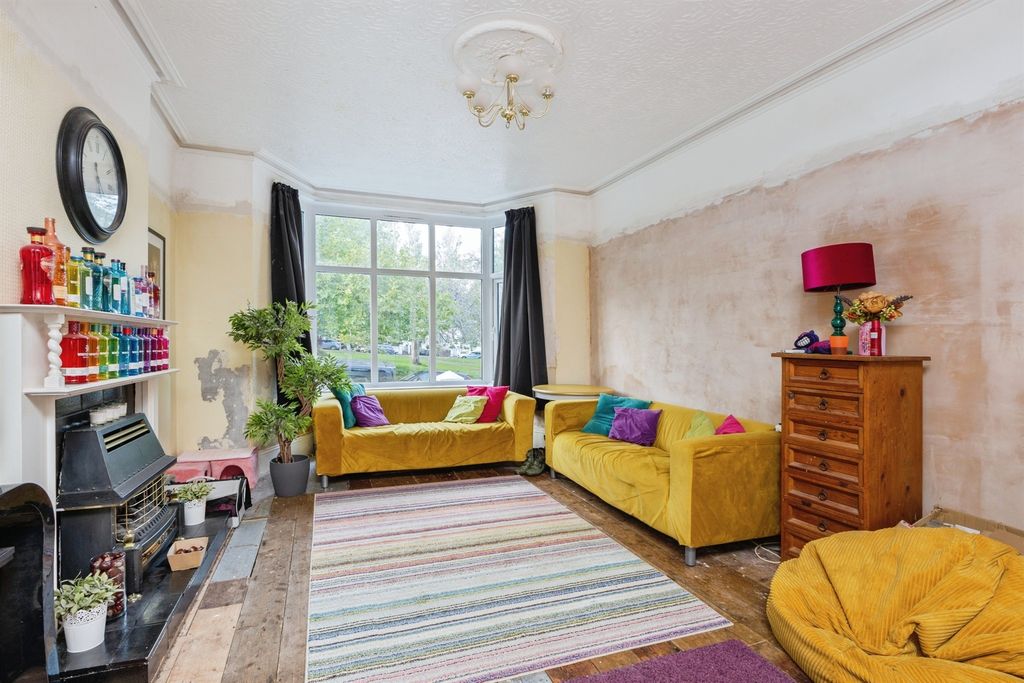 Property photo 3 of 17