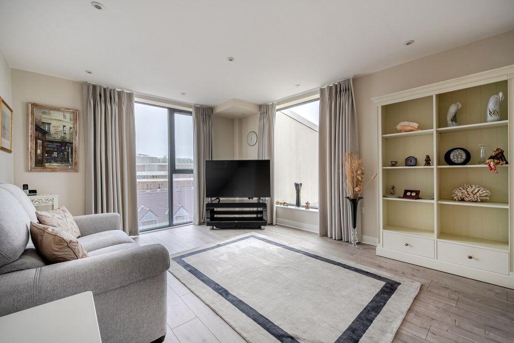 Property photo 2 of 12 1387715-14-693176...