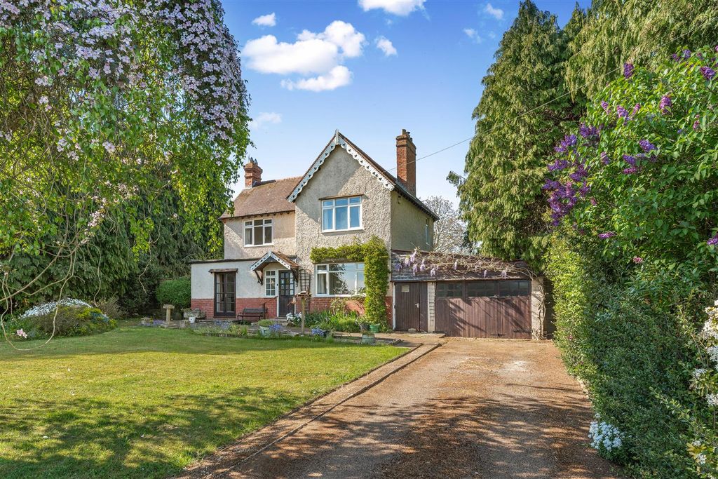 Property photo 1 of 22 Hillcrest, Shotteswell-1.Jpg