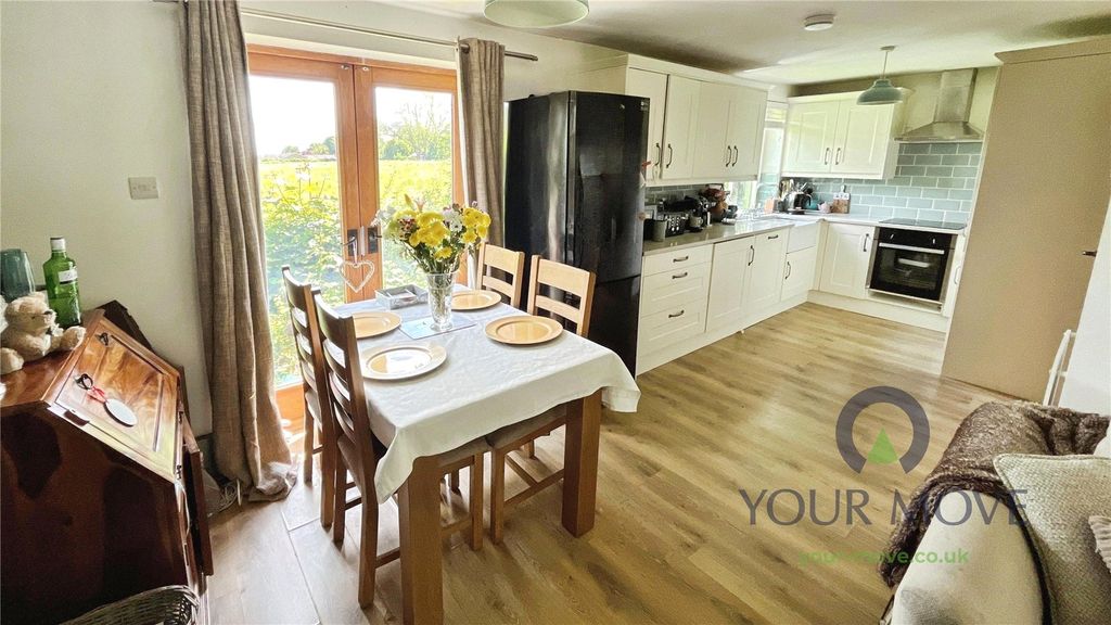 Property photo 3 of 21 Kitchen/Dining