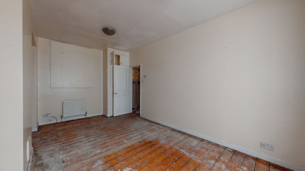 Property photo 3 of 18 99 Wulfstan Street, Shepherds Bush, London, W12 0Aa