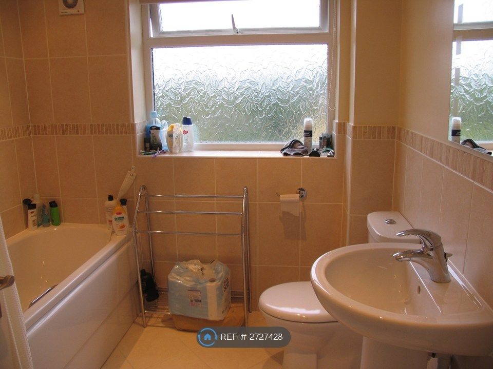 Property photo 3 of 10 Bathroom