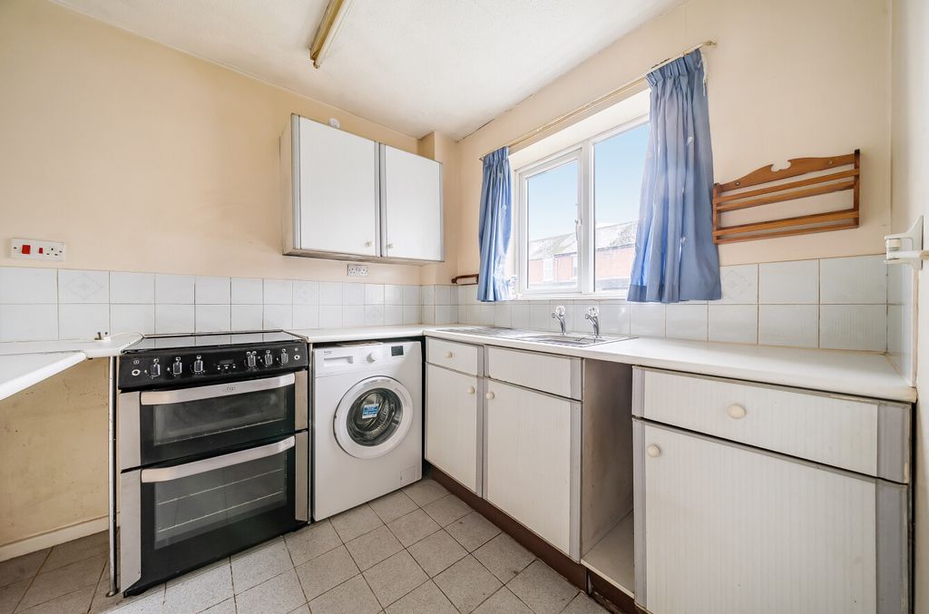 Property photo 3 of 19 1370896-17-68F6590E598Ae