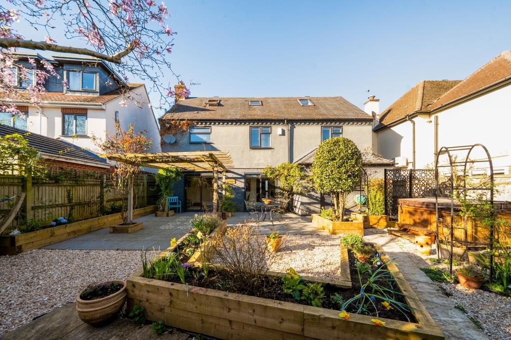 Property photo 2 of 23 Garden