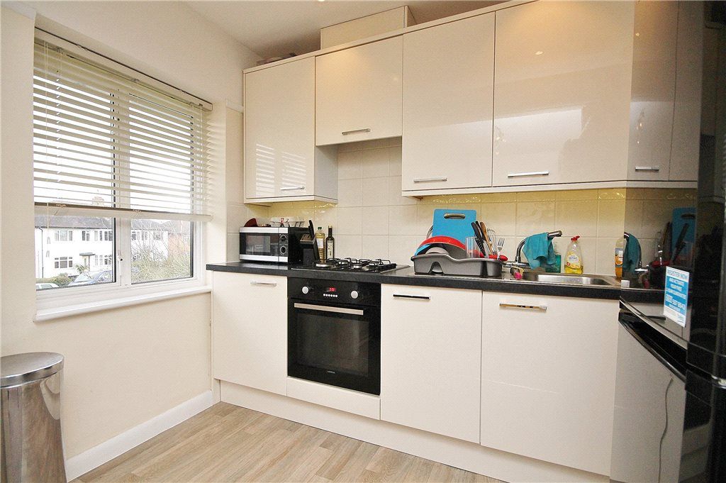 Property photo 3 of 11 Kitchen