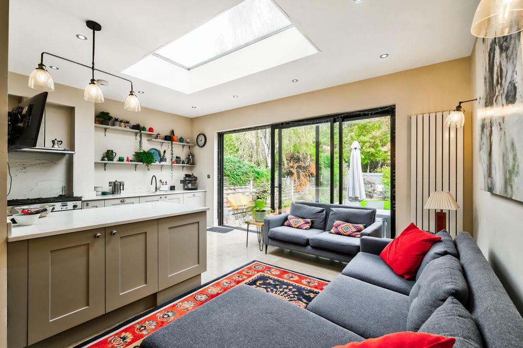 Property photo 3 of 38