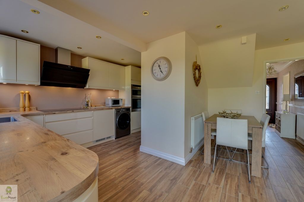 Property photo 3 of 12 Dsc00154-Dsc00158
