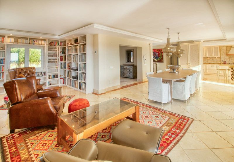 Property photo 2 of 25