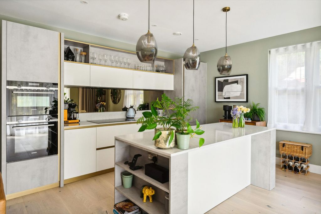 Property photo 2 of 17 Image