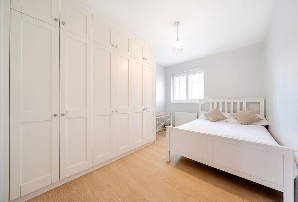 Property photo 3 of 8 1329666-10-6880c1...