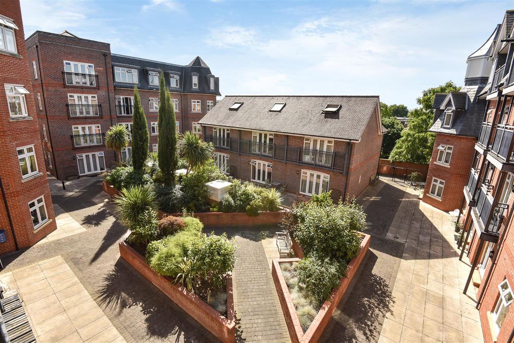 Property photo 1 of 12 Royal Swan Quarter F