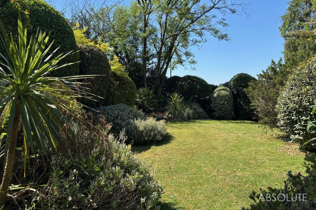 Property photo 2 of 38