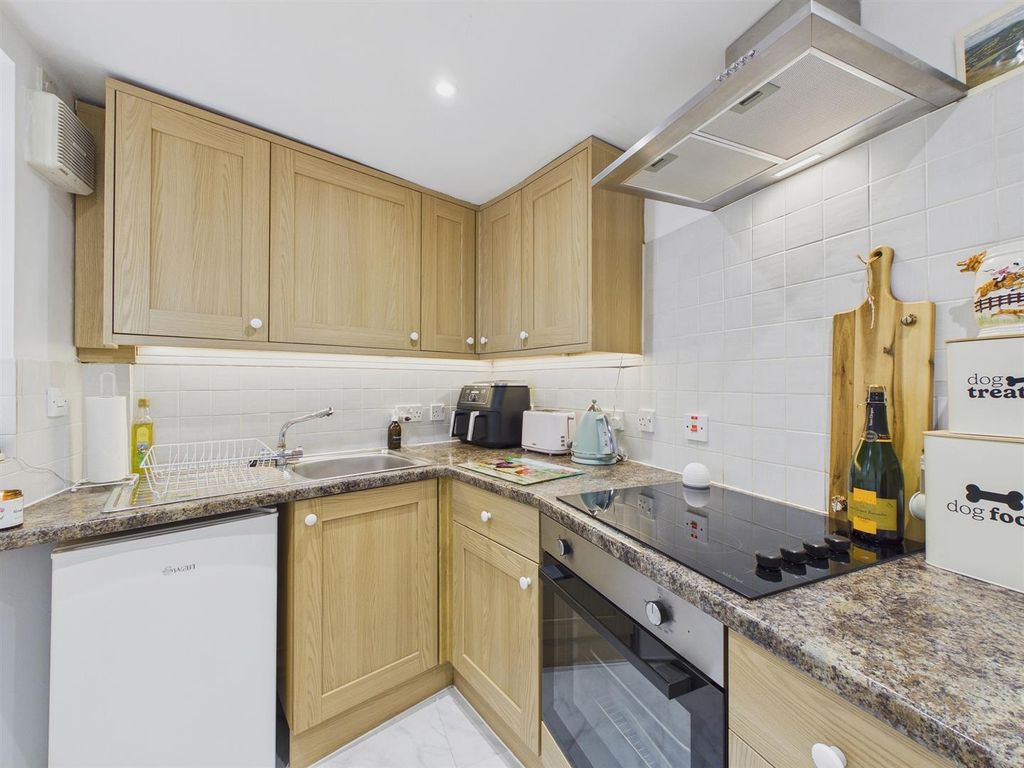 Property photo 3 of 12 Cam03972G0-Pr0296-Still011.Jpg