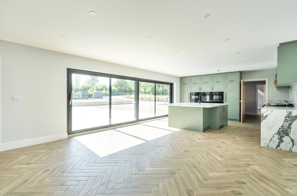 Property photo 3 of 23 Kitchen/Dining Area