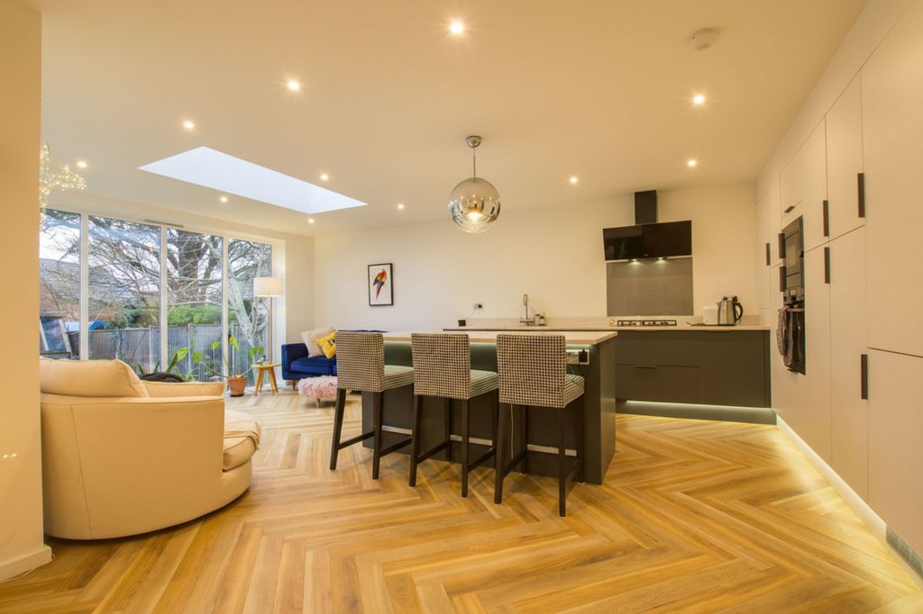 Property photo 1 of 32