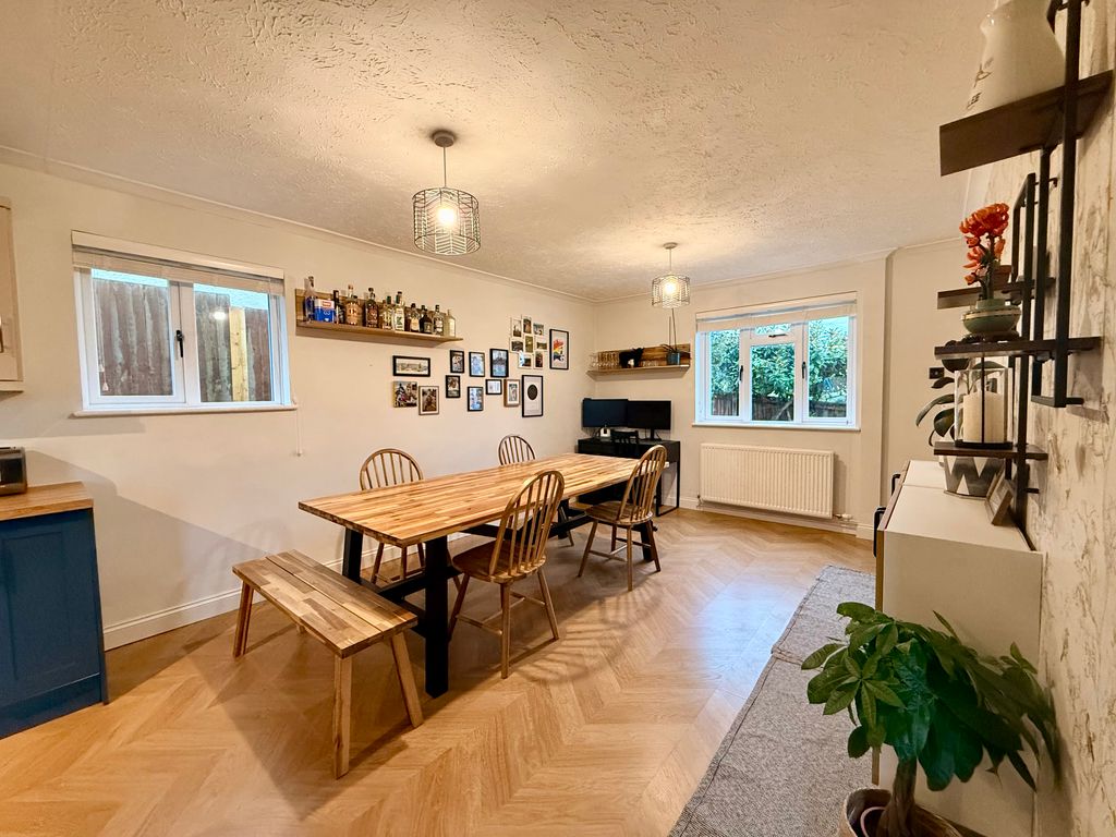 Property photo 3 of 15 Kitchen/Dining Area