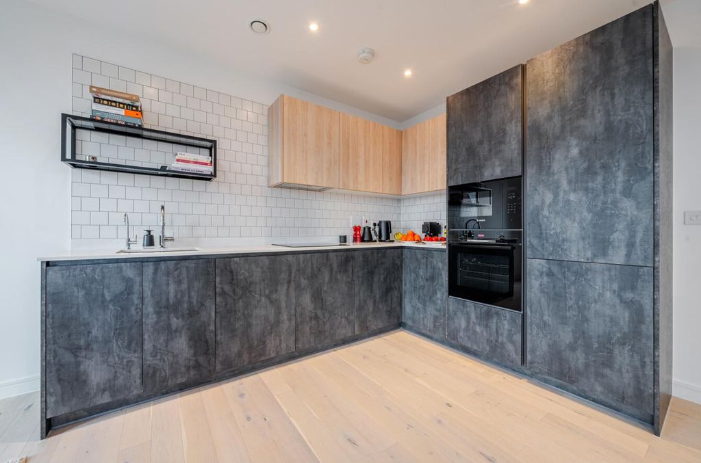 Property photo 3 of 20 1393562-10-694915494Ac8c.Jpg