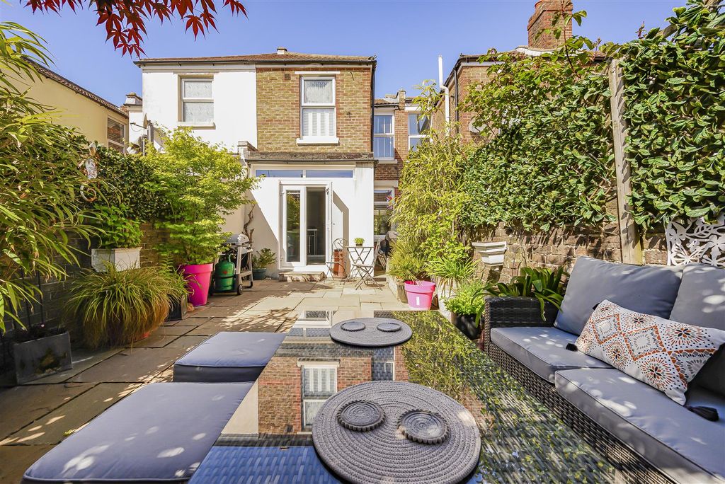 Property photo 3 of 25 56 Folkestone Road, Baffins-Porticomarketing-Soldb