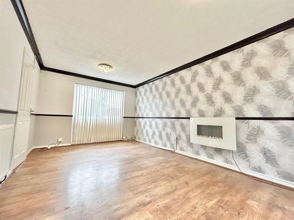 Property photo 2 of 9 Lounge.Jpg