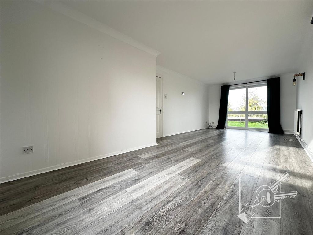 Property photo 3 of 11 Living Room